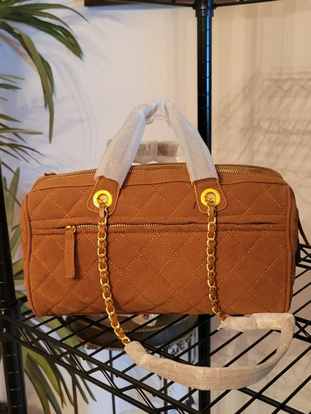 **Suede beauty! Shoulder bag style. No brand. New!